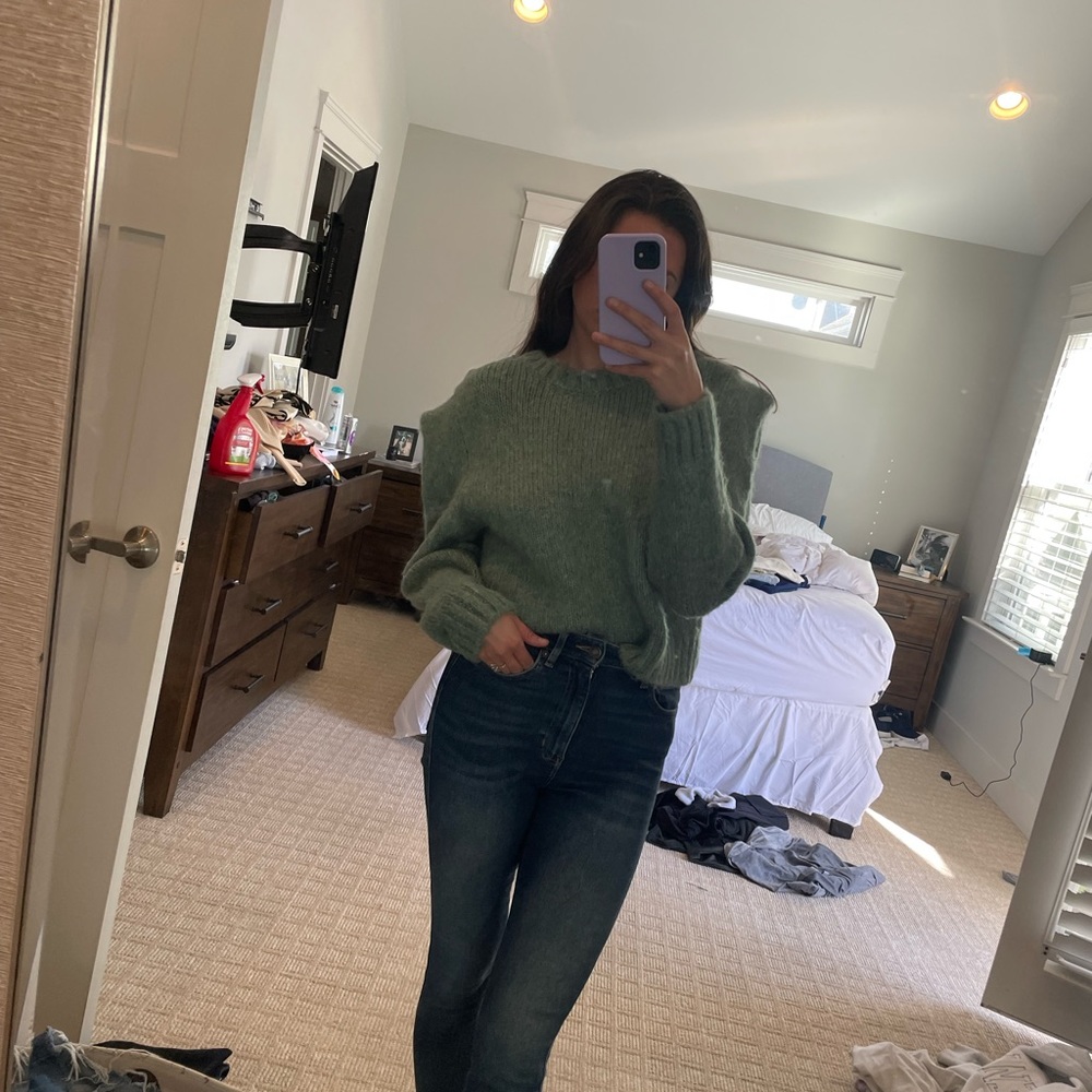 Square shoulder sweater